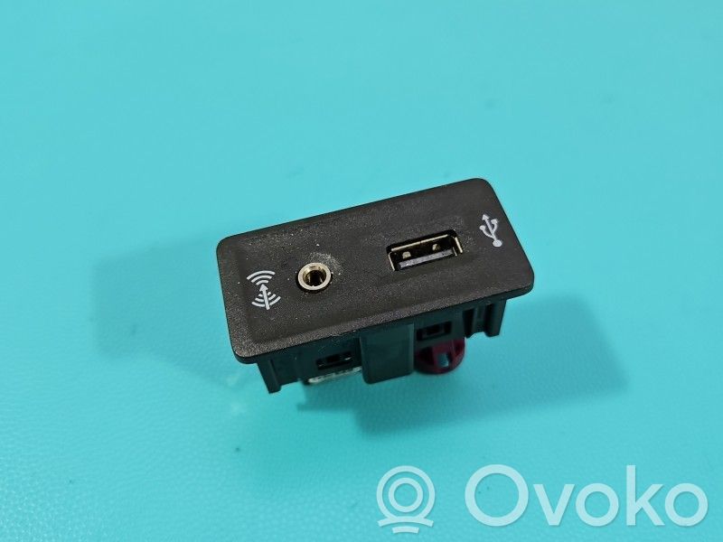 Volkswagen Jetta VI Priză USB 