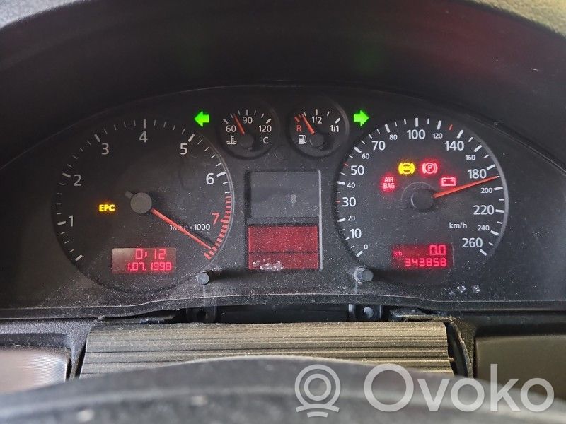 Audi A4 S4 B5 8D Nopeusmittari (mittaristo)