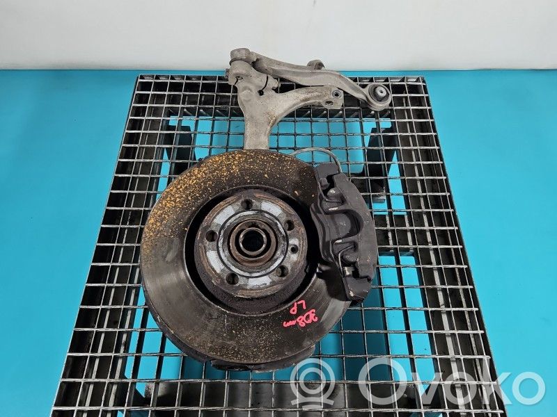 Audi A4 S4 B6 8E 8H Zwrotnica koła przedniego