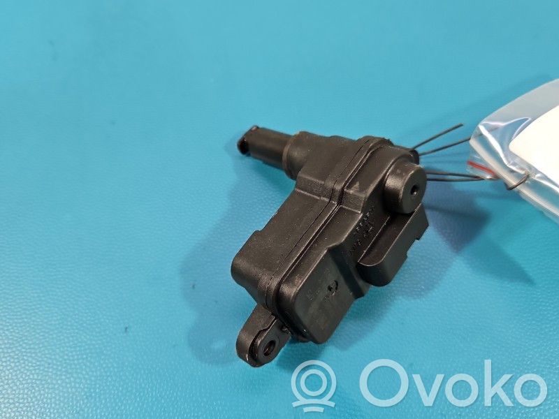 Volkswagen PASSAT B9 Polttoainetankin korkin lukon moottori 