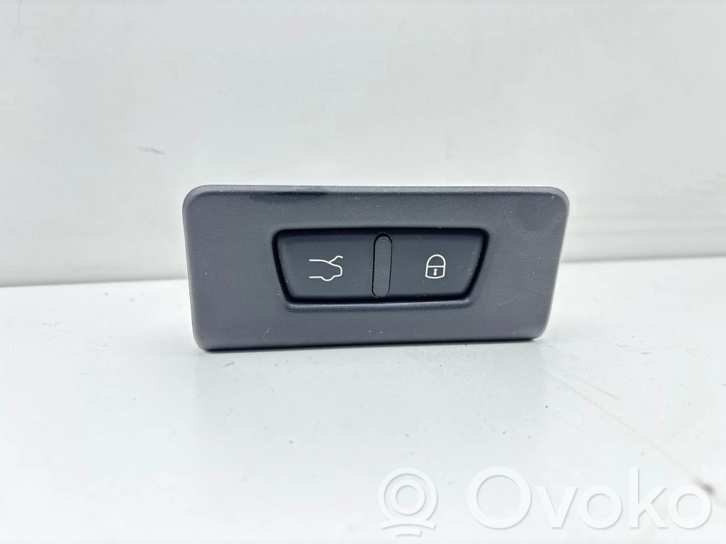 Maserati Ghibli Tailgate/boot open switch button 
