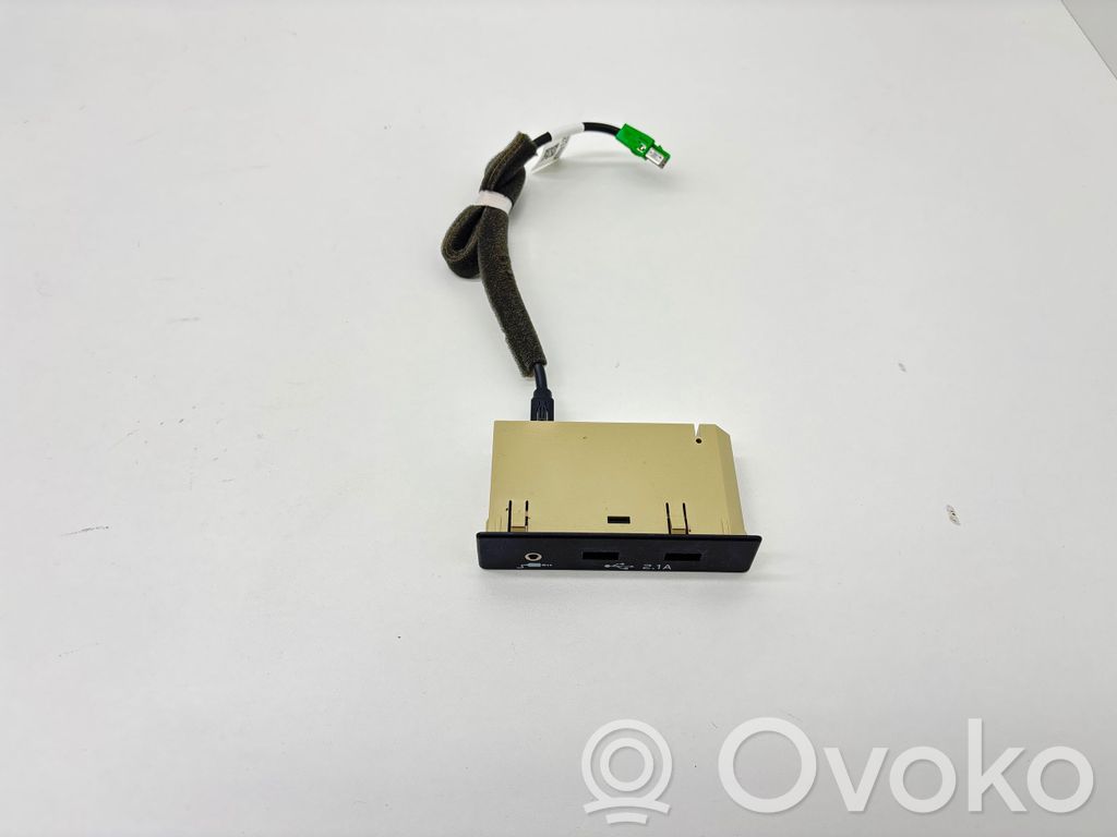 Subaru Legacy VII Connecteur/prise USB 