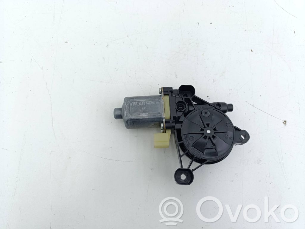 Audi A5 Motor del regulador de la ventanilla de la puerta delantera 