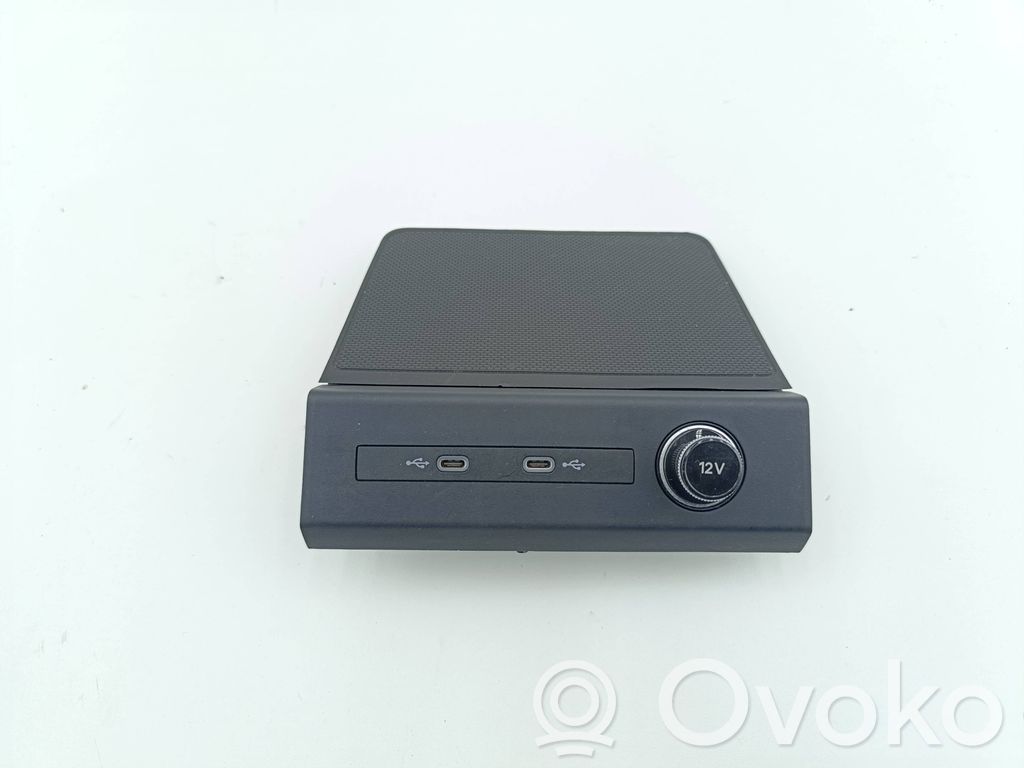 Audi Q4 Sportback e-tron USB socket connector 