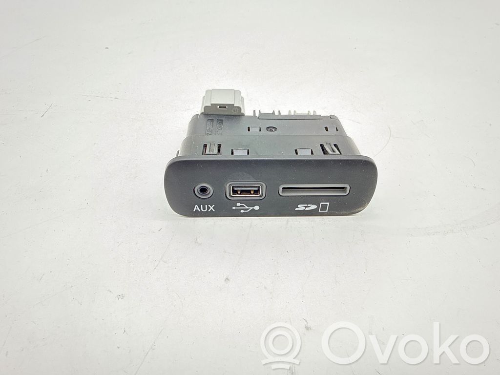 Maserati Ghibli Enchufe conector entrada auxiliar 