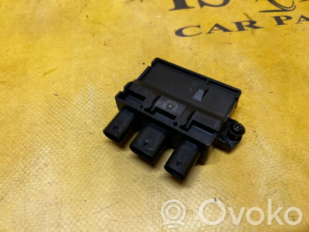 Tailgate/trunk control unit/module   JX7T14F679BA