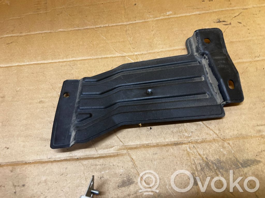 Front mudguard   PZ1B16A550AA