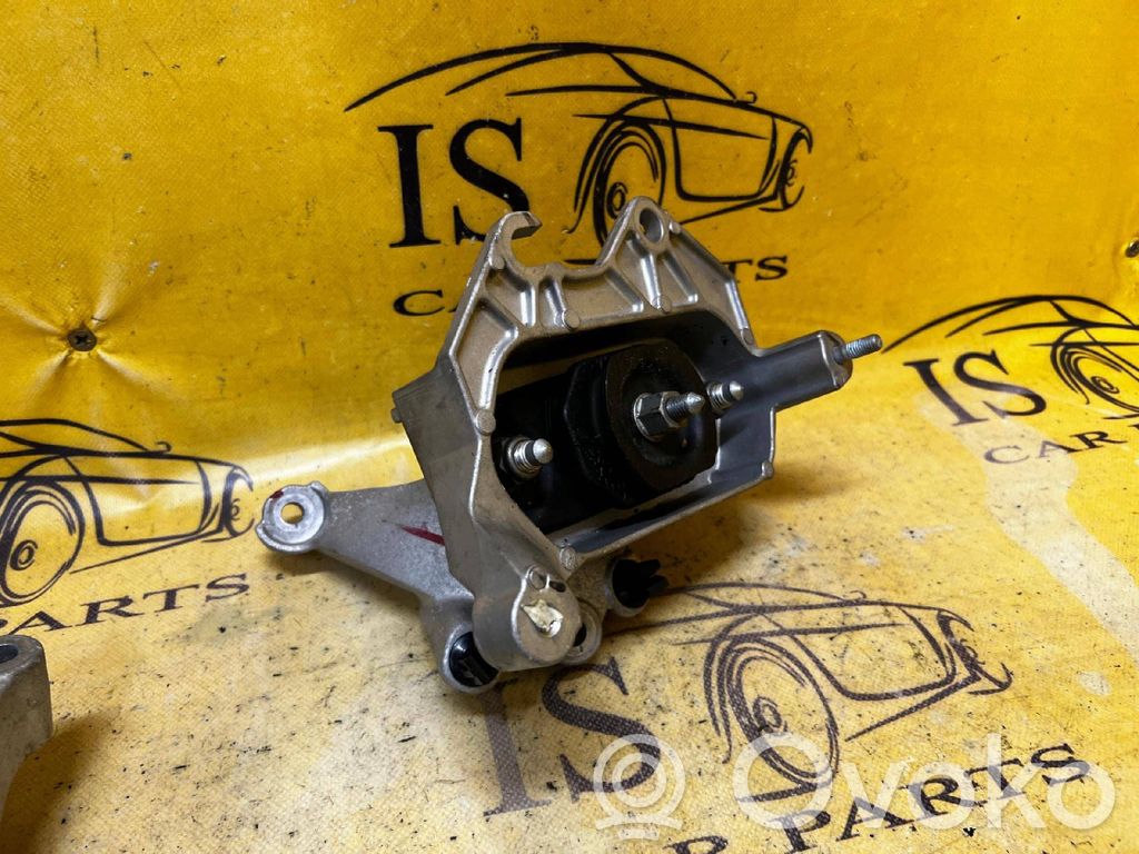 Dacia Sandero III Gearbox mounting bracket 