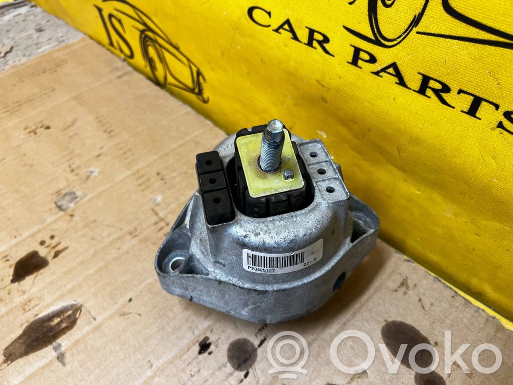 Cadillac Escalade Engine mount bracket 