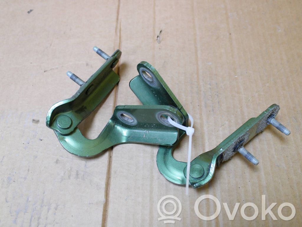 Tailgate hinge   LJ6BS42900AB,LJ6BS42901AB