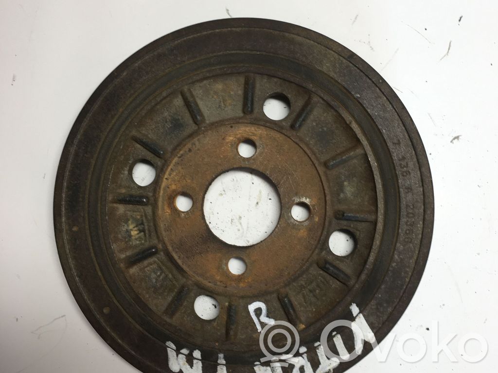 Kampiakselin vauhtipyörä   E123137A,7136A2035G