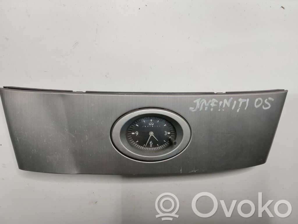 Infiniti FX Pulkstenis 