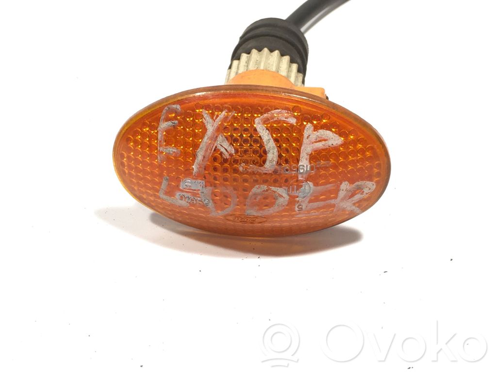 Ford Explorer Front fender indicator light 