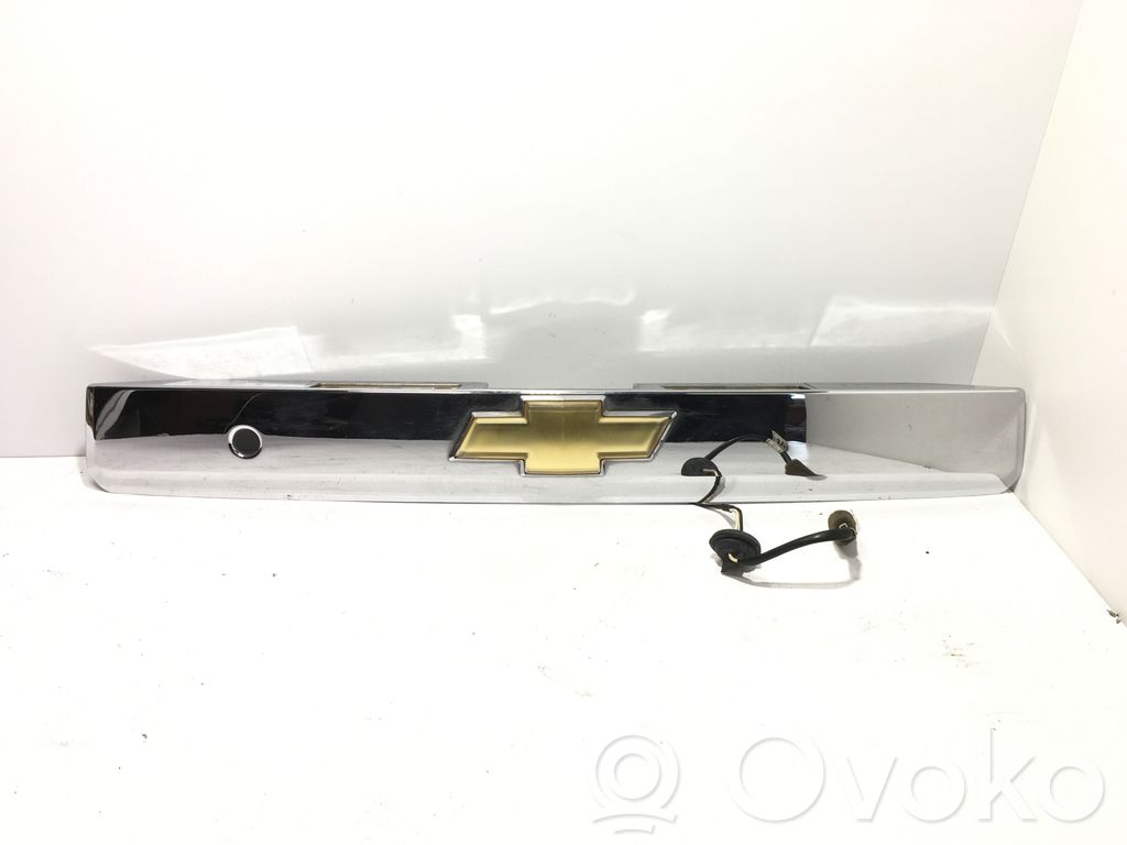 Chevrolet Captiva Trunk door license plate light bar 