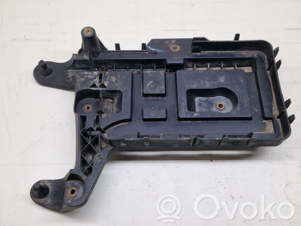 Volkswagen PASSAT B6 Battery box tray 