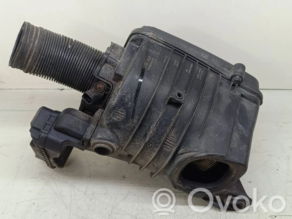 Volkswagen PASSAT B6 Air filter box 