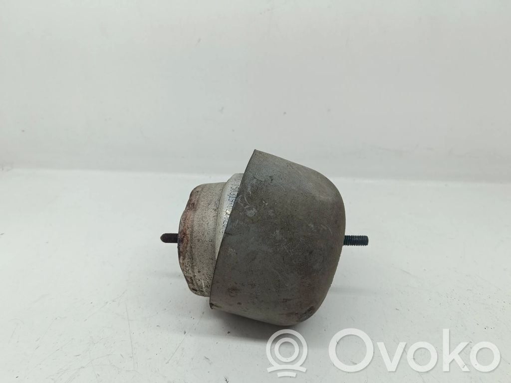 Volkswagen PASSAT B5 Engine mounting bracket 
