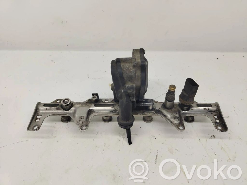 Volkswagen PASSAT B6 Polttoainepääputki 