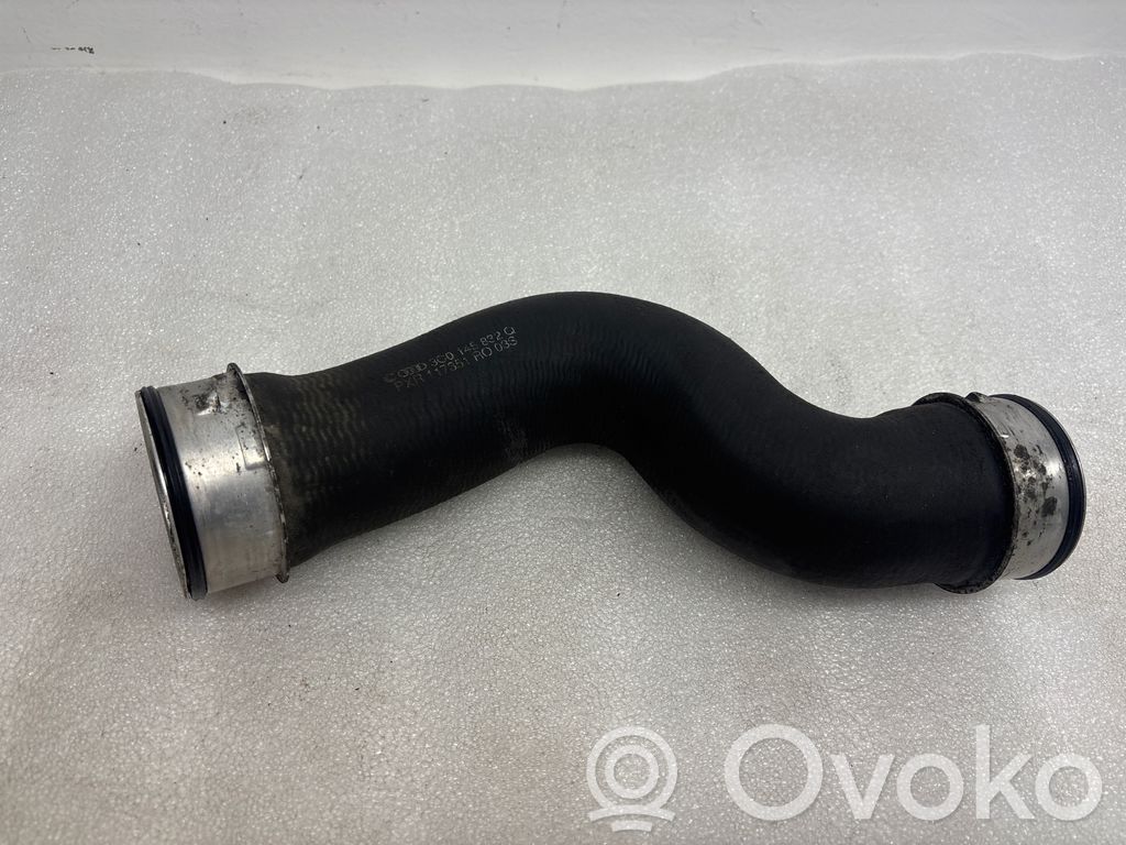 Volkswagen PASSAT B6 Intercooler hose/pipe 