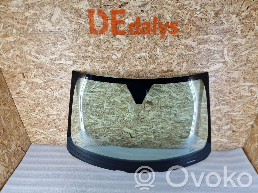 Volvo V50 Front windscreen/windshield window 