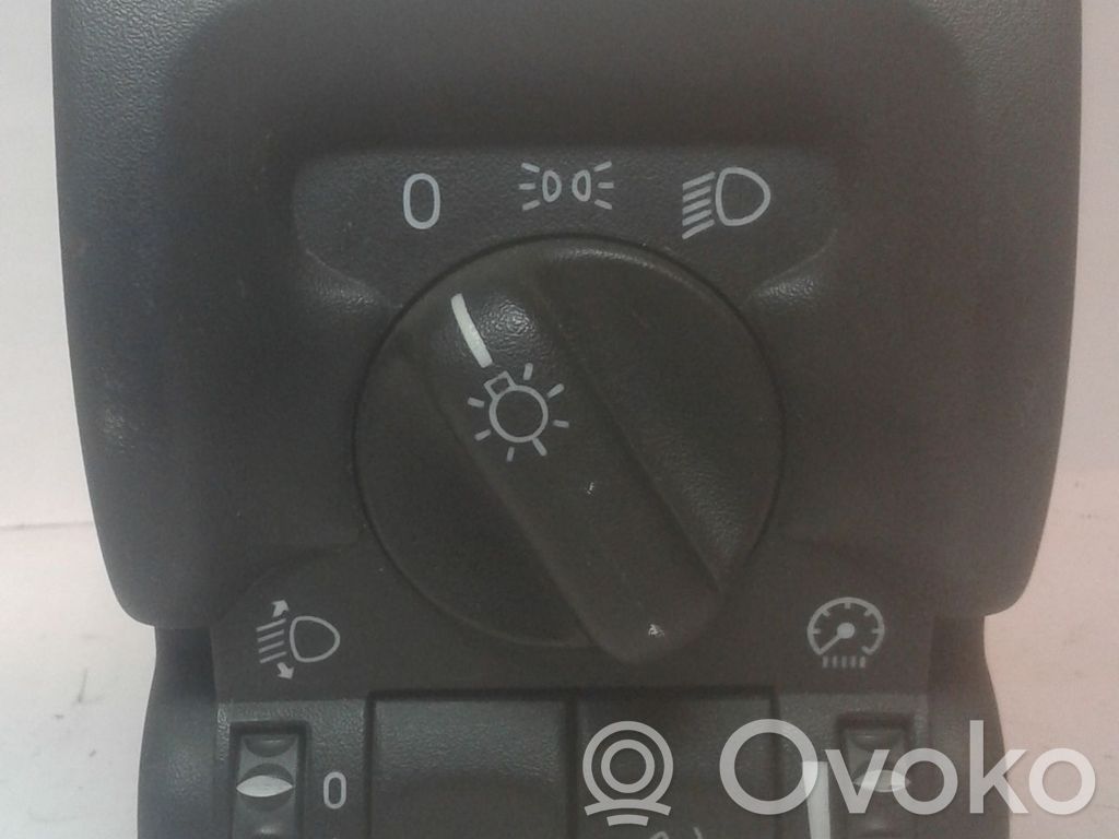 Light switch   09228134,03392160100
