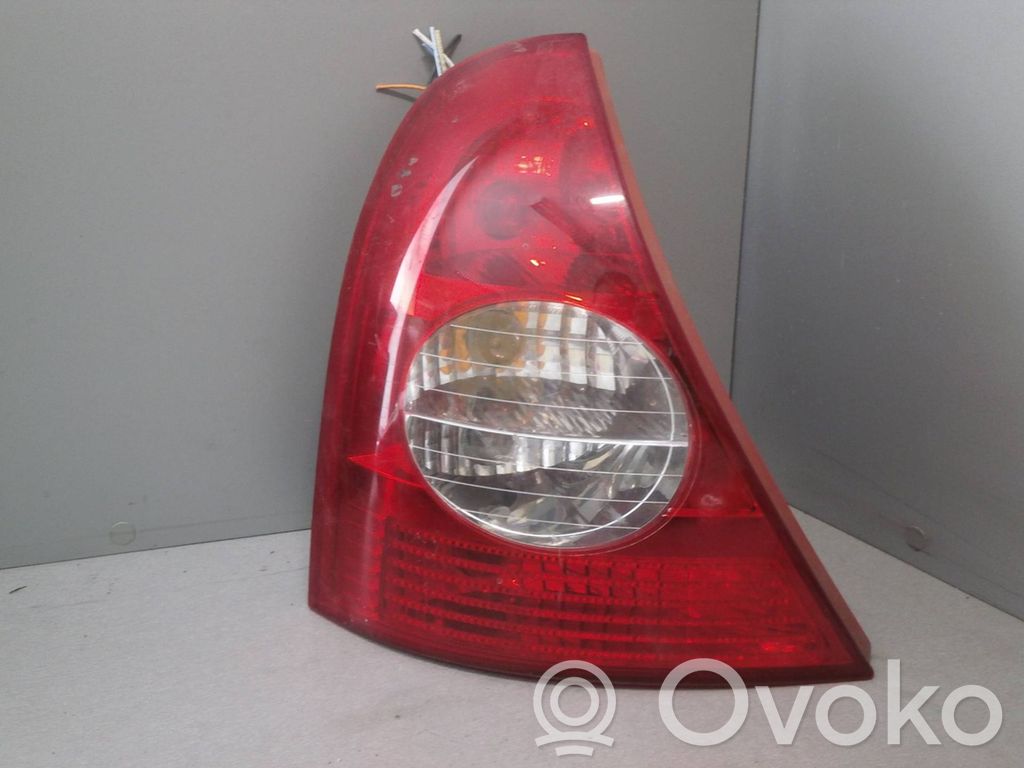 Renault Clio II Aizmugurējais lukturis virsbūvē 