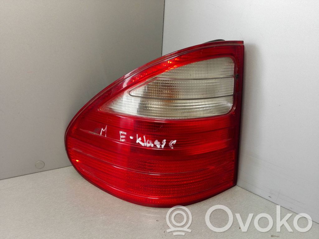 Mercedes-Benz E W210 Rückleuchte Heckleuchte 