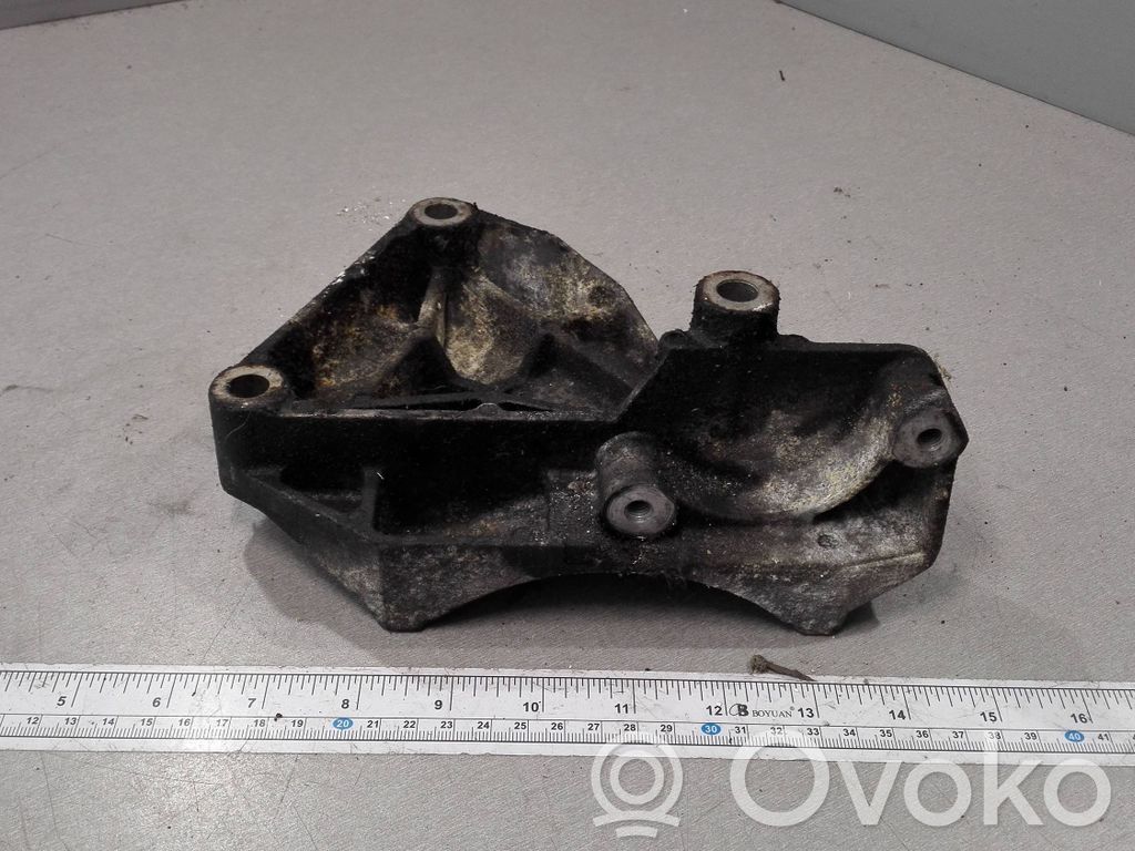 Opel Vectra B Mocowanie alternatora 