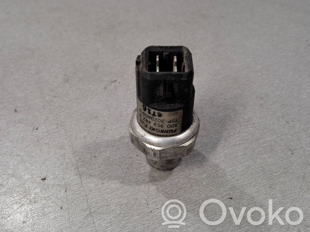 Volkswagen PASSAT B5.5 Air conditioning (A/C) pressure sensor 