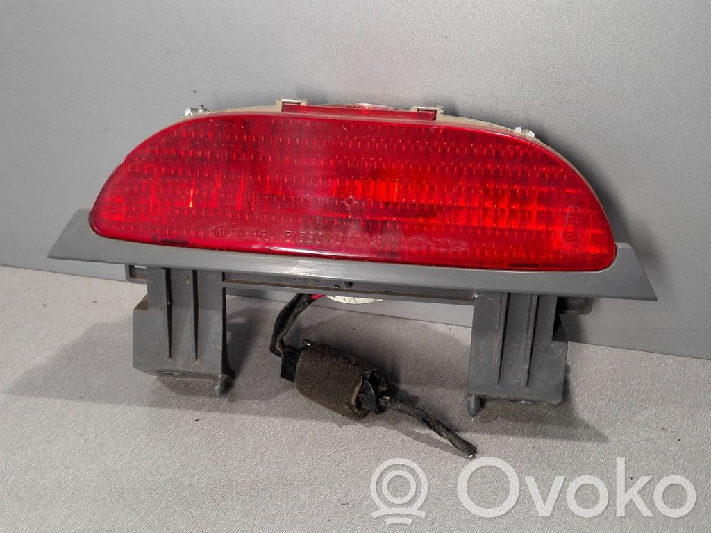 KIA Carnival Third/center stoplight 