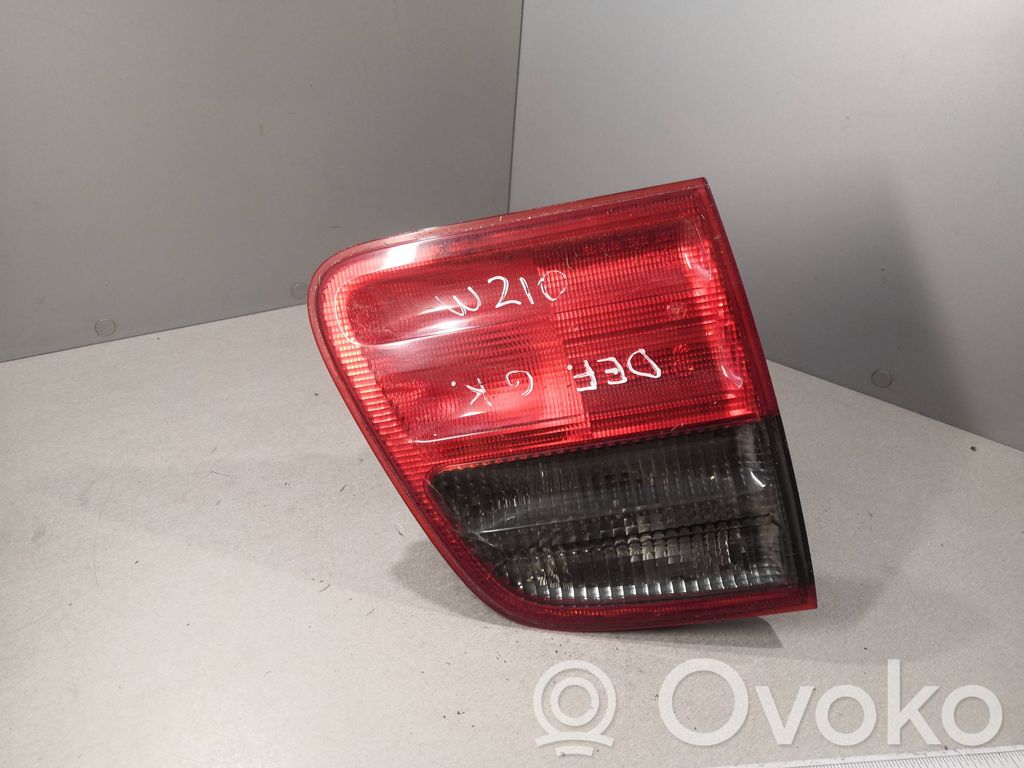 Lampy tylnej klapy bagażnika   A2108207364,1030,32452100