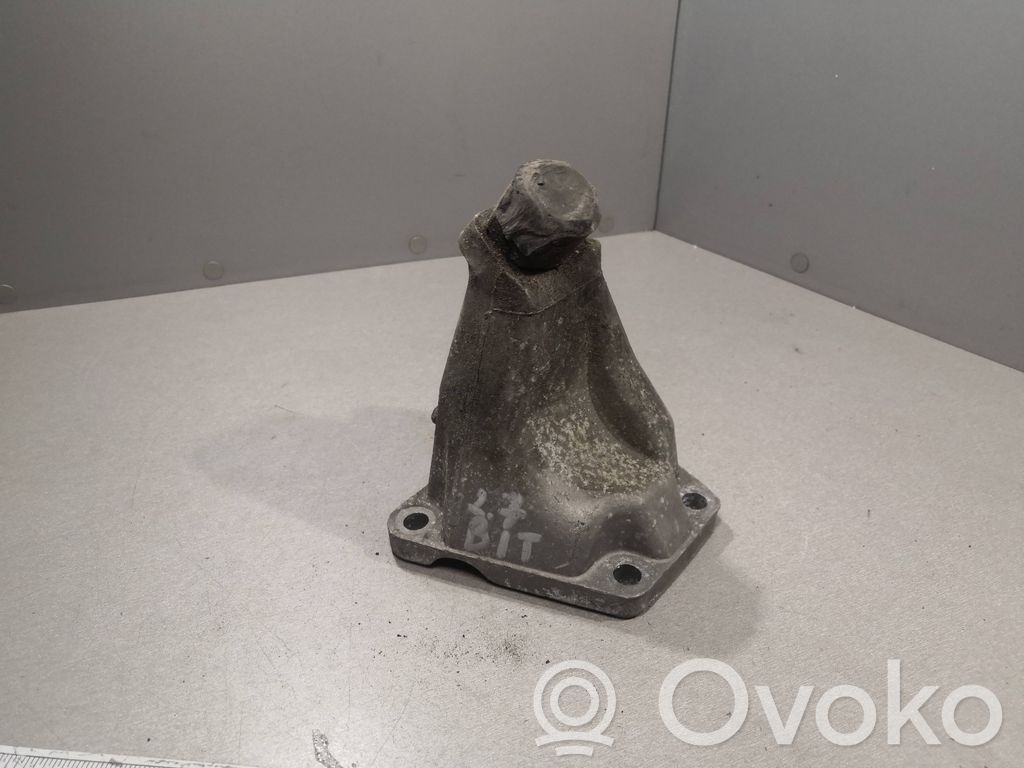 Audi A6 S6 C5 4B Engine mounting bracket 