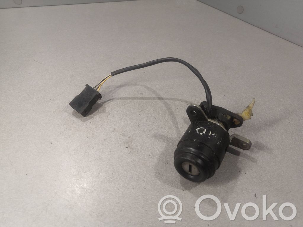 Zamek tylnej klapy bagażnika   VW105138,VW10540,VW10550