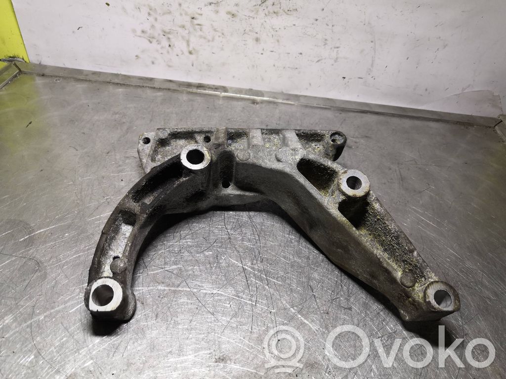 Mazda Tribute Engine mounting bracket 