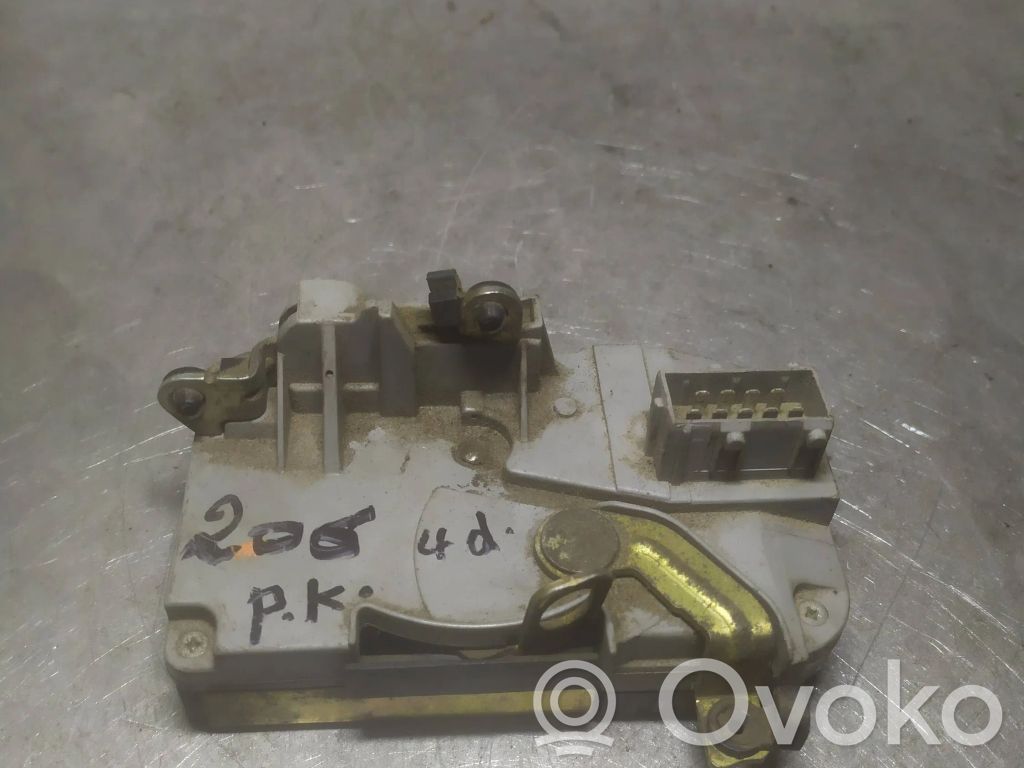 Peugeot 206 Priekšpusē slēdzene 