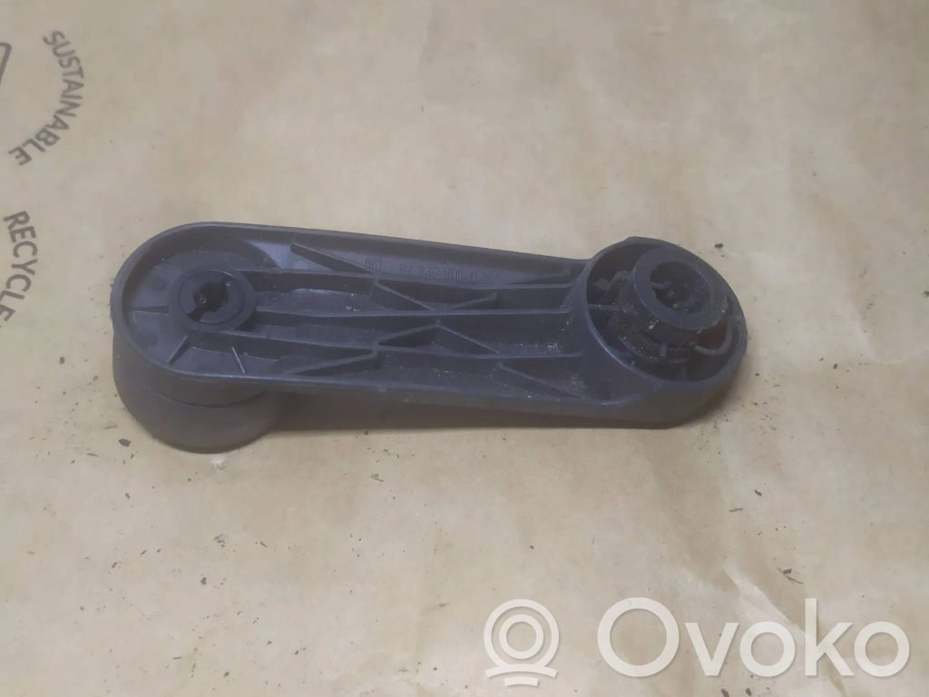 Opel Corsa D Asa de la ventanilla de la puerta delantera 