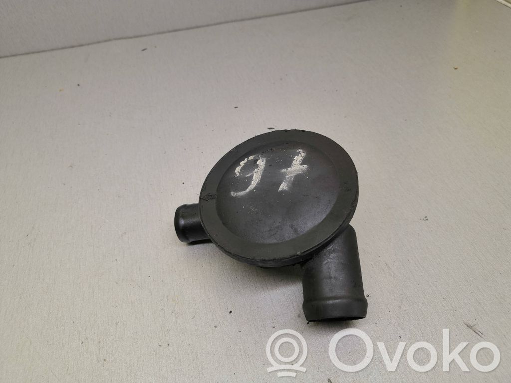 Volkswagen PASSAT B4 Wąż / Rurka odpowietrznika 