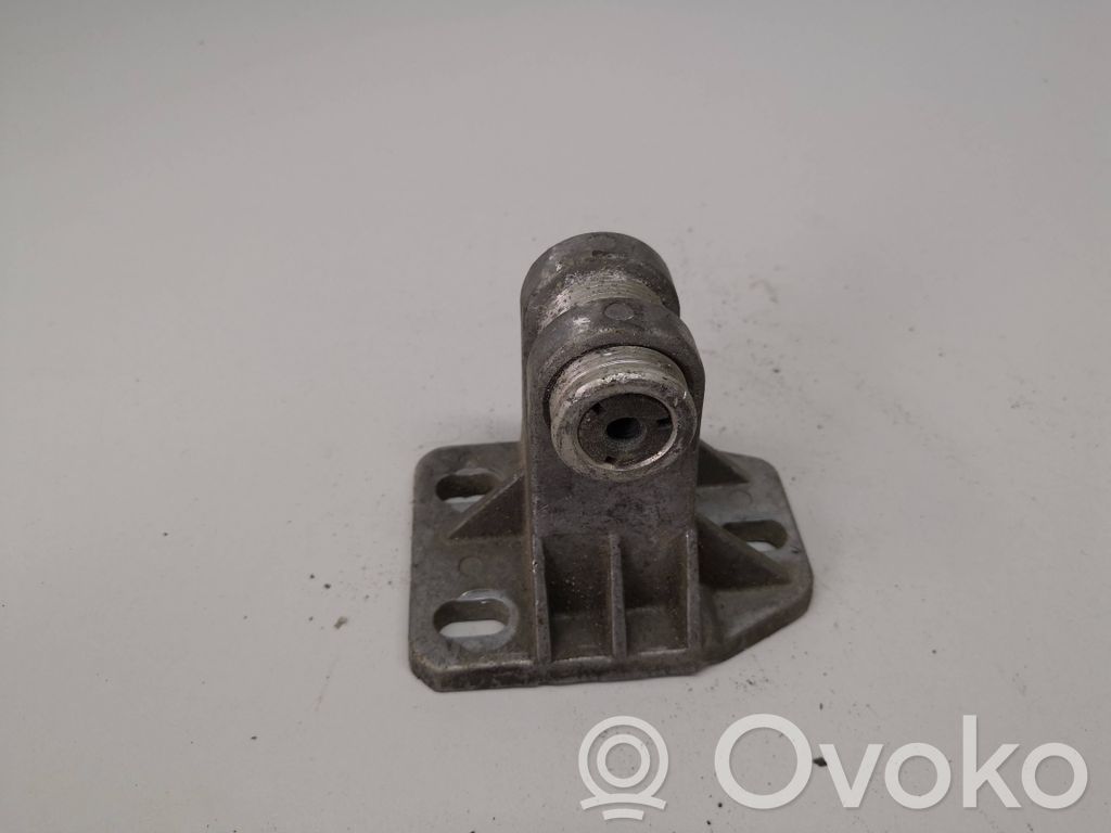 Audi A6 S6 C4 4A Front bumper mounting bracket 