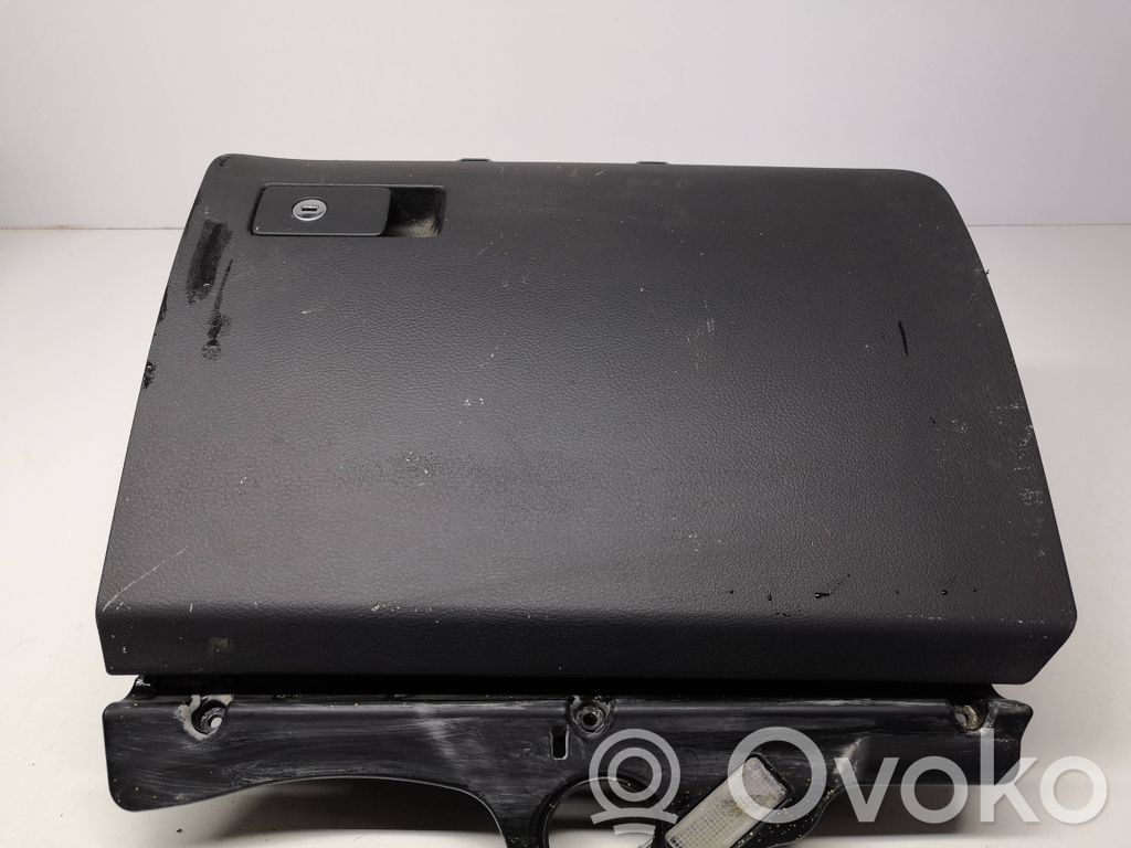 Volkswagen PASSAT B6 Schowek deski rozdzielczej 