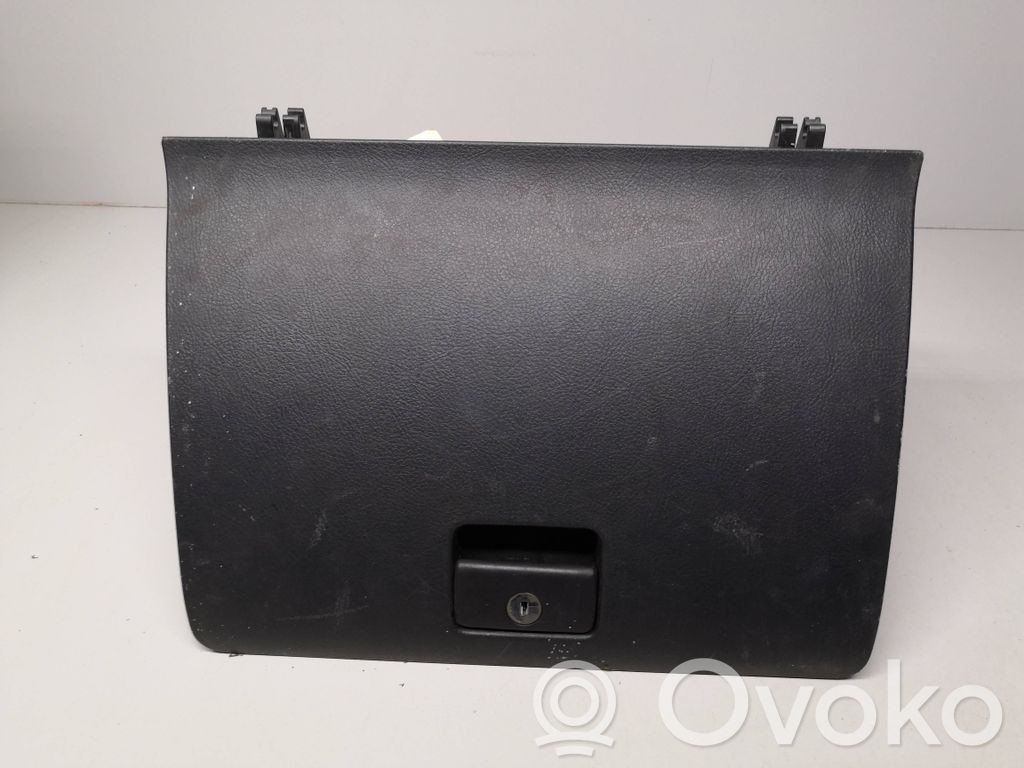 Toyota Corolla Verso AR10 Guantera 