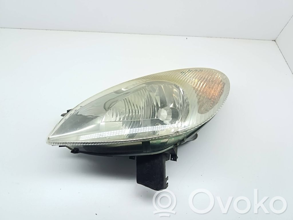 Citroen Xsara Picasso Lampa przednia 