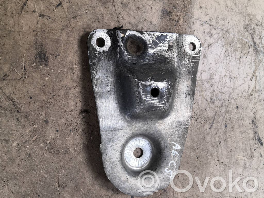 Volkswagen PASSAT B5.5 Engine mounting bracket 
