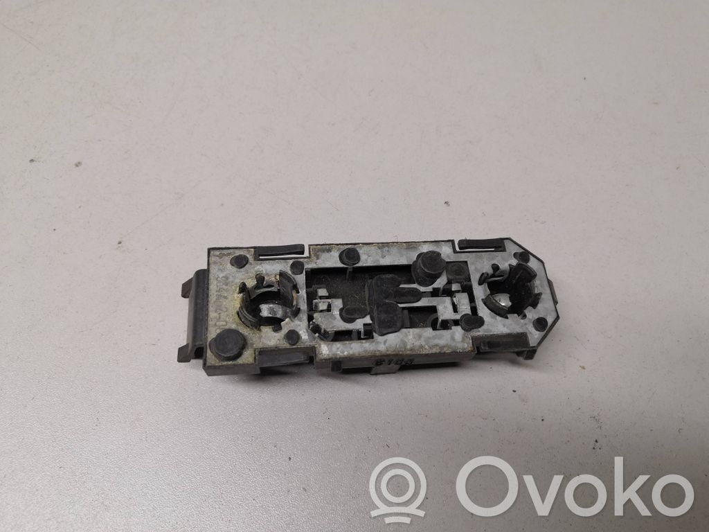 Volkswagen Sharan Takavalon polttimon suojan pidike 