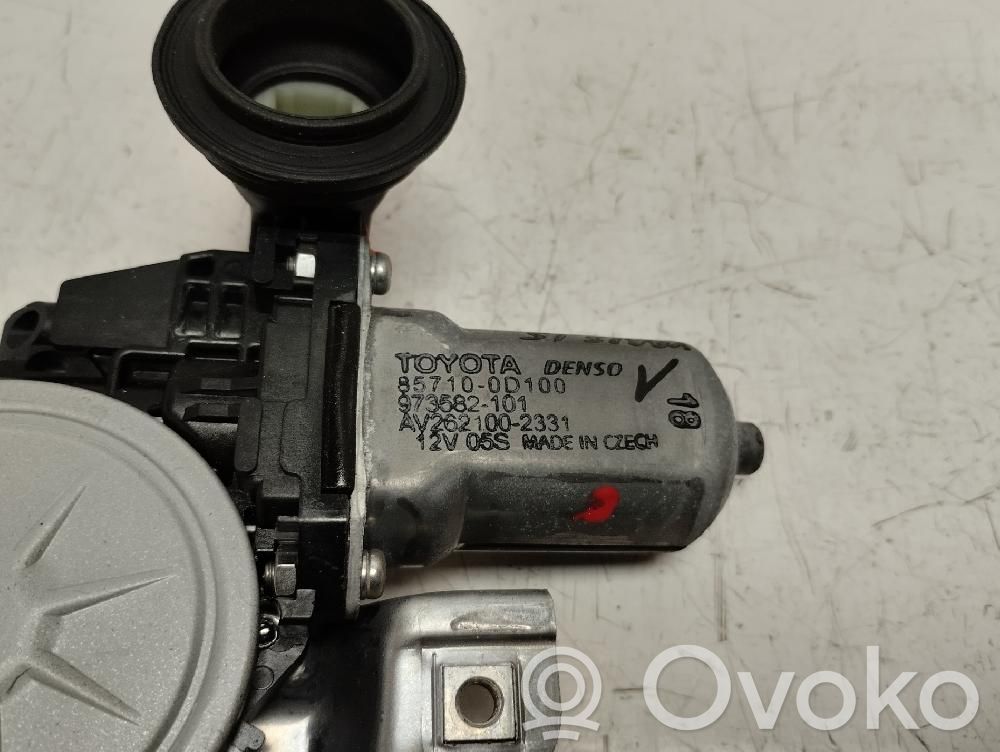 Toyota Yaris Alzacristalli della portiera anteriore con motorino