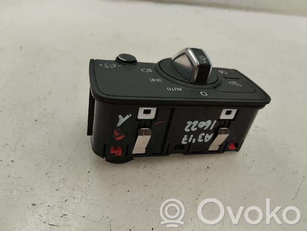 Lichtschalter   8V0941531AR