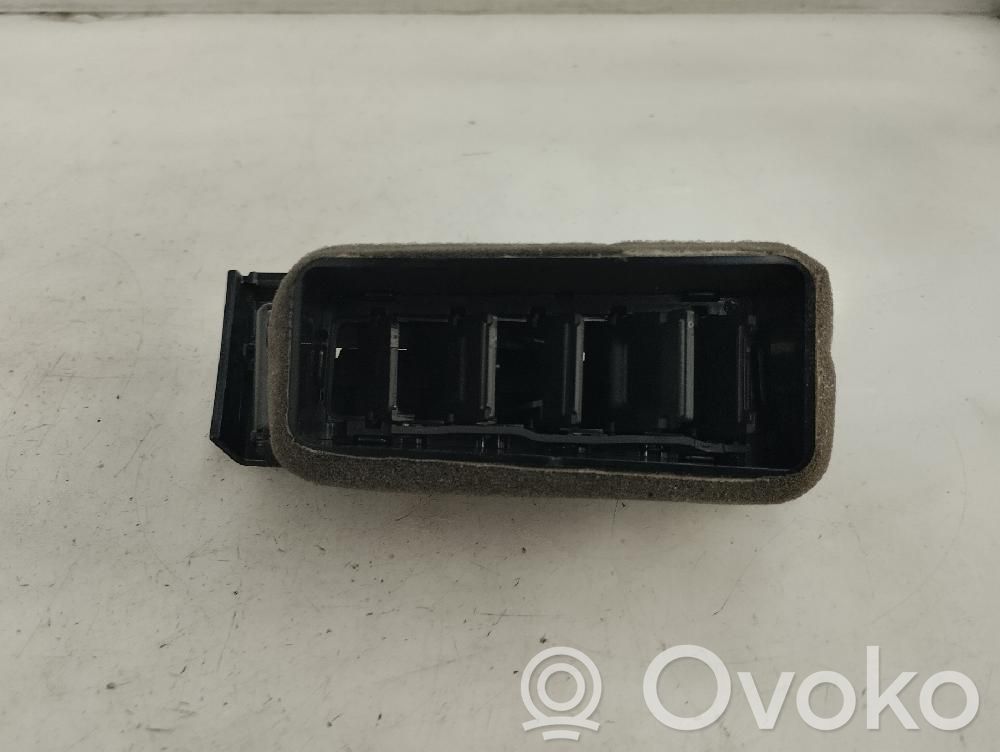 Grille d'aération centrale