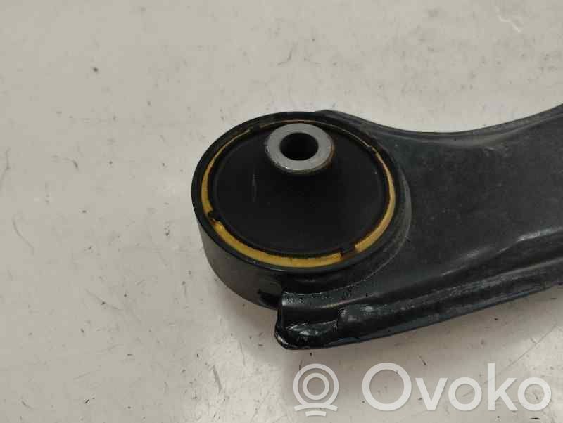 Basculă inferioară față