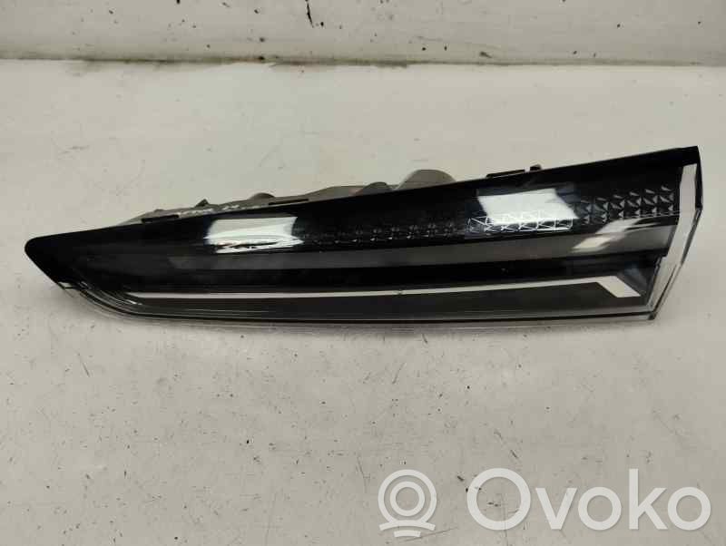 Renault Captur II Lampă spate în capacul portbagajului 