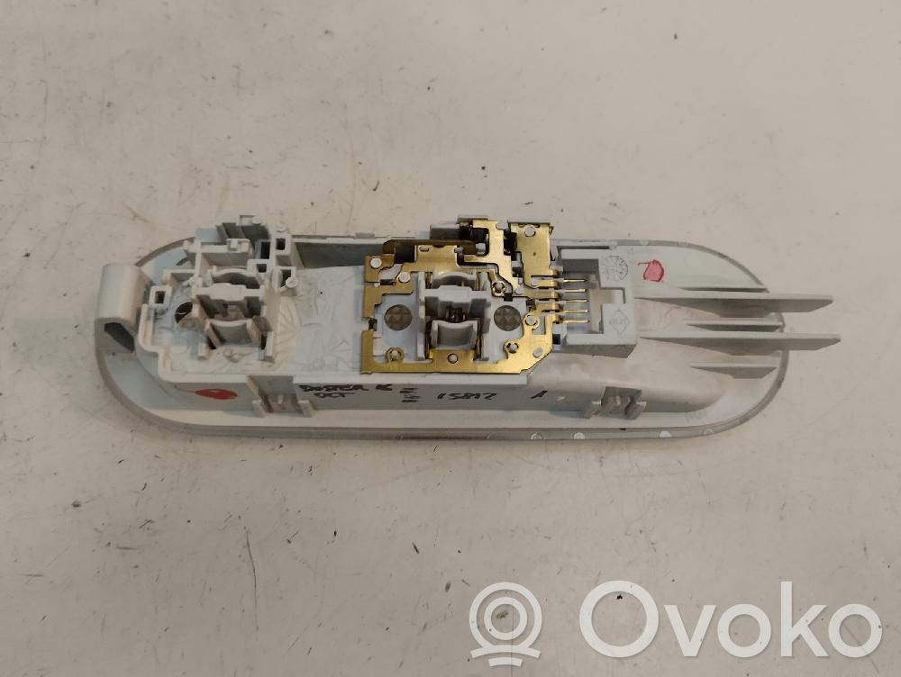 Éclairage lumière plafonnier avant