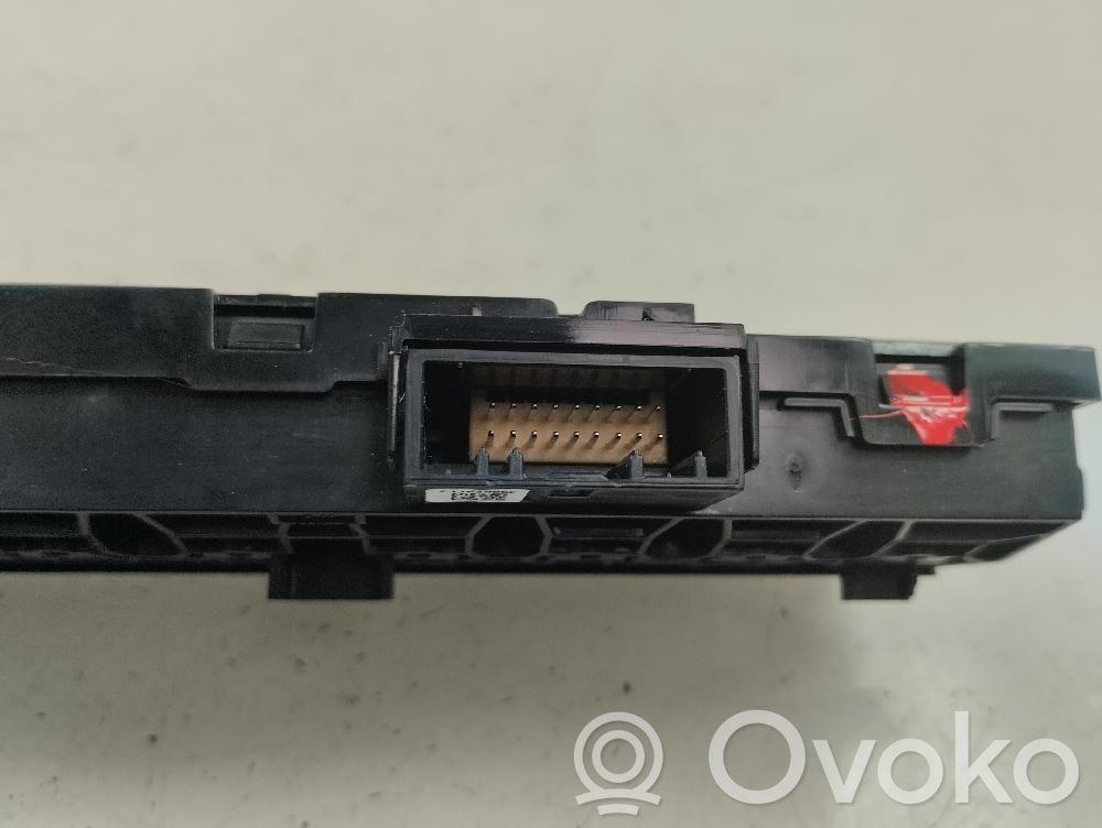 Botón interruptor de luz de peligro   283E86009R